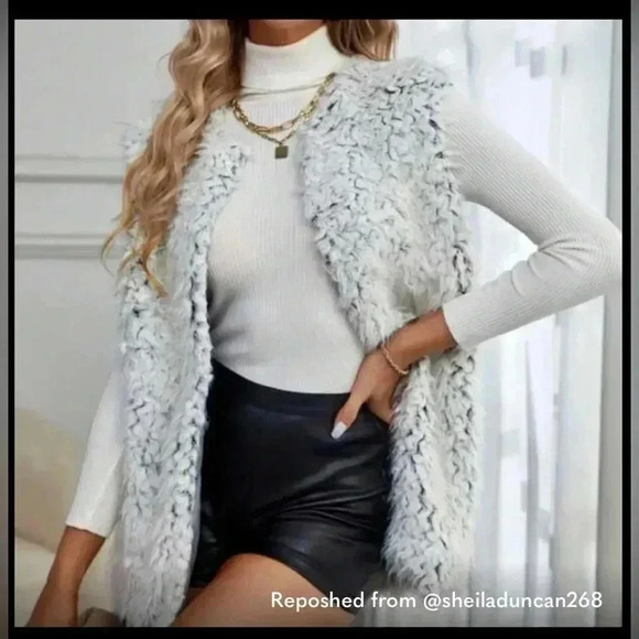 Design Lab Lord & Taylor Jackets & Blazers - Super cuter woman’s vest very fluffy